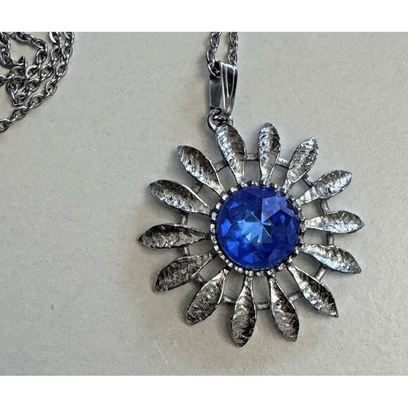 Vintage Silvertone Sunburst Pendant Necklace with Blue Faceted Center Stone 24" - Picture 5 of 6
